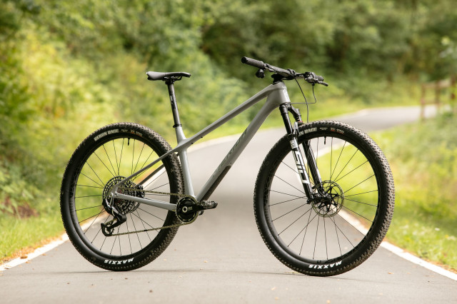 Merida cheap carbon hardtail